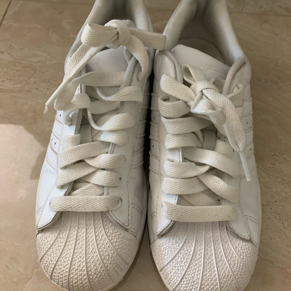 Big Boy or Girl Shell Toe Adidas - Picture 2 of 6